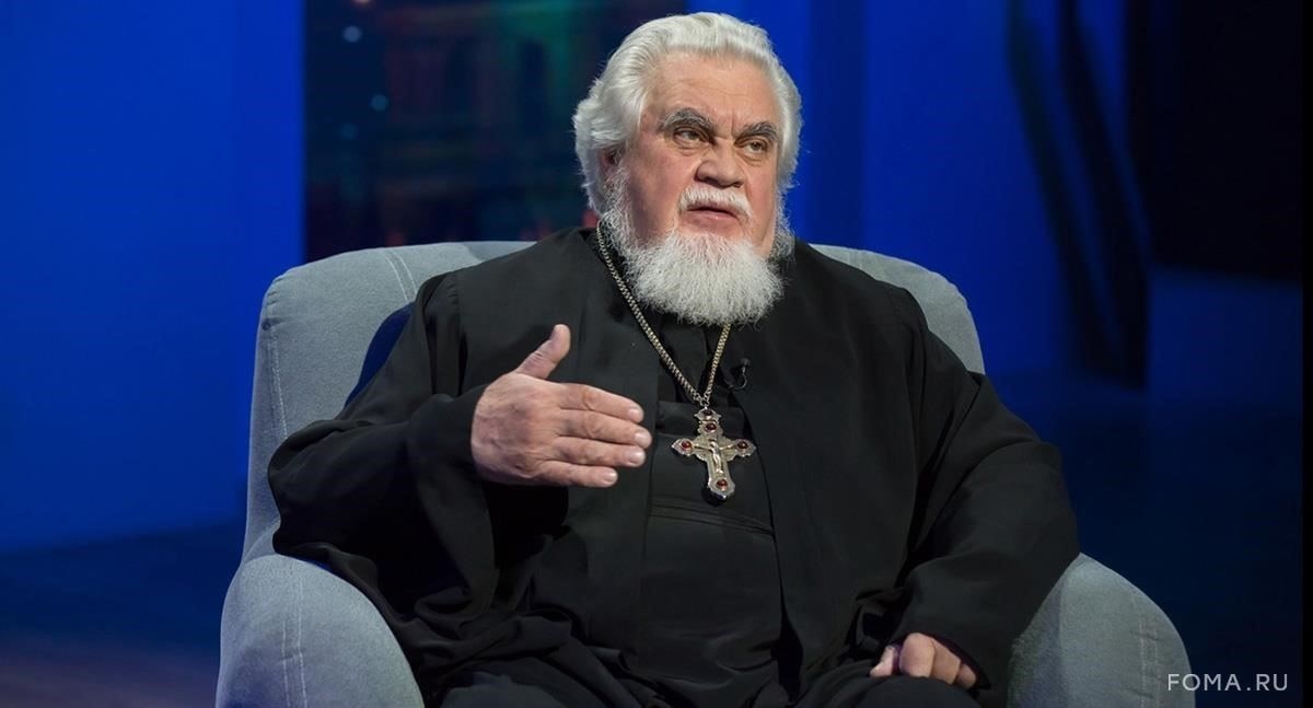 Протоиерей - протоиерей также может произнести это благословение, часто во время официальной церковной церемонии. Его роль очень важна для того, чтобы благословение было произнесено с полным духовным смыслом.