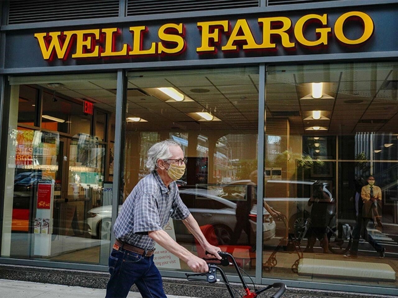 Wells Fargo: Wells Fargo остается одним из лучших кредиторов по жилищным займам, предлагая гибкие условия и более низкие процентные ставки для военнослужащих. Банк разработал специальные программы для тех, кто служил или служит в настоящее время, включая эксклюзивные предложения для рядовых и офицеров. Их программы также включают помощь в переходе от военной к гражданской жизни.