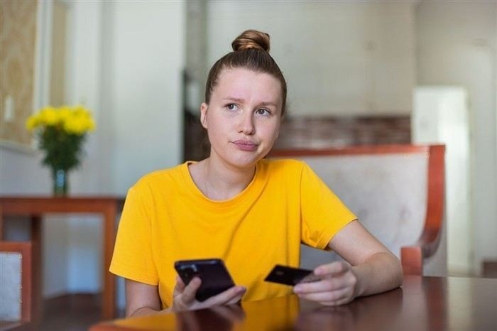 Что делать, если на карту наложен арест: первый шаг