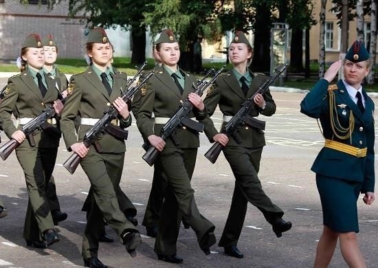 Что такое военная профессиональная специальность (MOS) и как она присваивается?