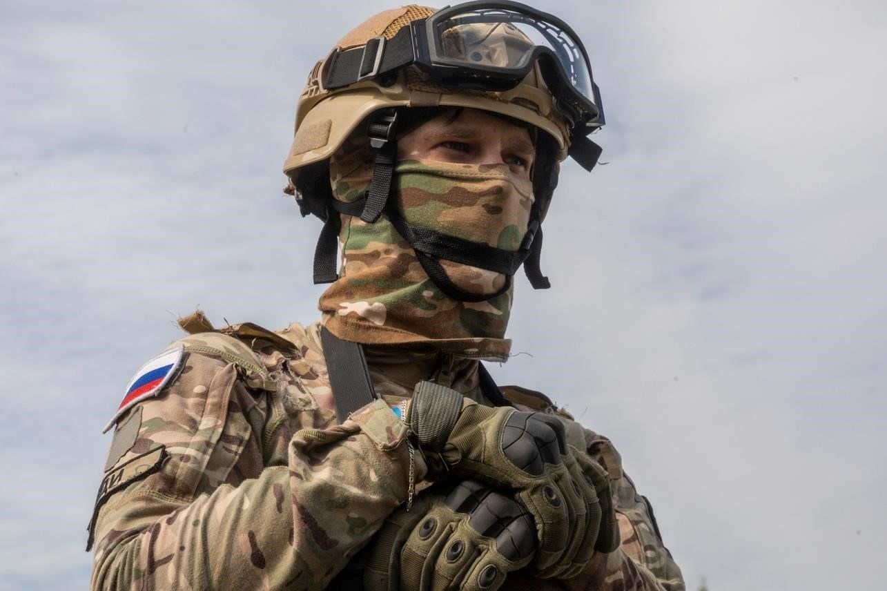 Если принято решение о снижении звания военнослужащего, процесс должен следовать установленным процедурам, обеспечивающим прозрачность и справедливость. Военнослужащий имеет право обжаловать решение, если он считает, что процесс был несовершенным, или если появились новые доказательства, которые могут повлиять на результат. Эти права должны быть четко изложены в официальном уведомлении.