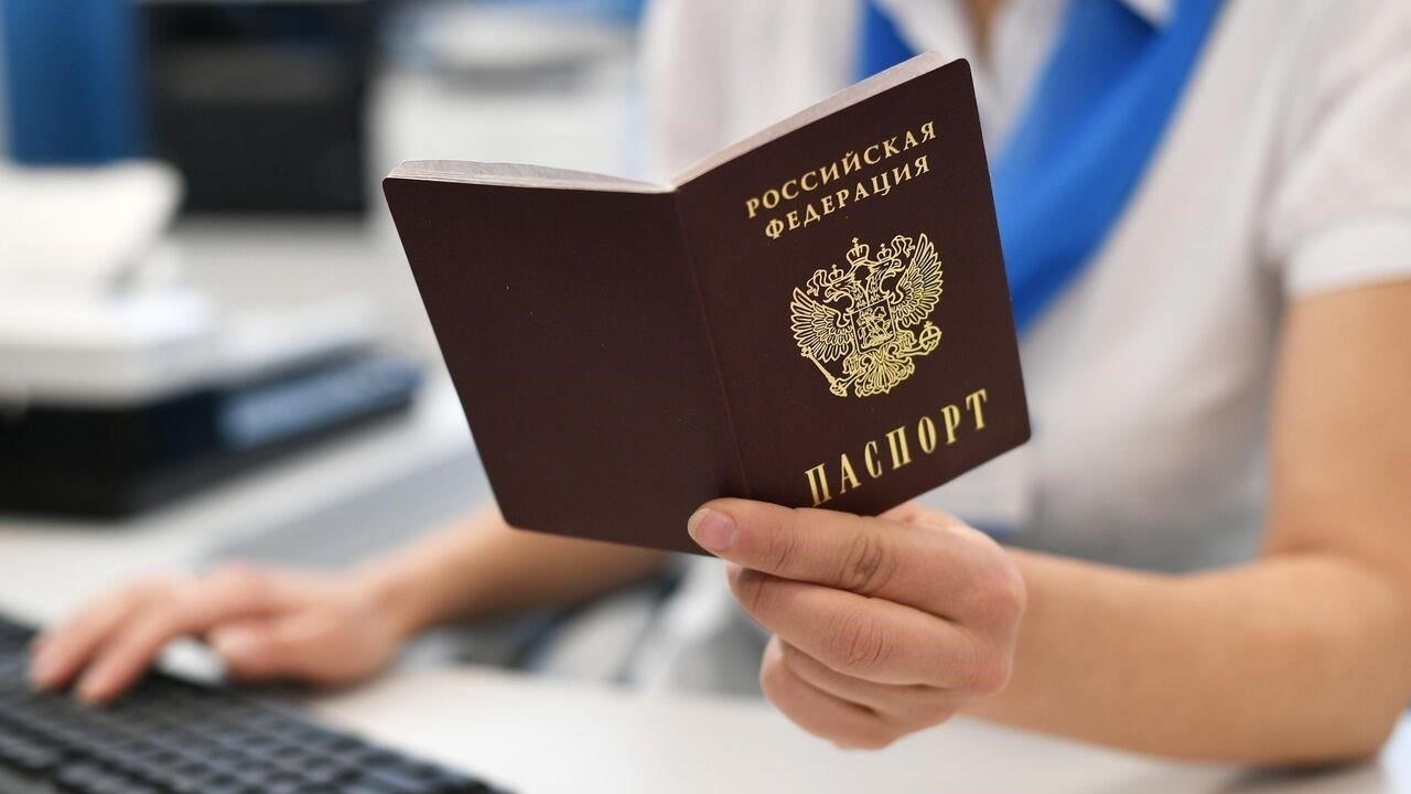 Если ваш документ выцвел или на нем больше не видно печати, попросите заменить его в военкомате. Это можно сделать через местное отделение, где хранятся ваши документы. Если вы потеряли оригинал документа, вы можете подать заявление на получение нового, предоставив другие доказательства, такие как свидетельство о регистрации или официальные военные документы. Чтобы ваше заявление было обработано правильно, необходимо указать правовое основание для такого запроса.