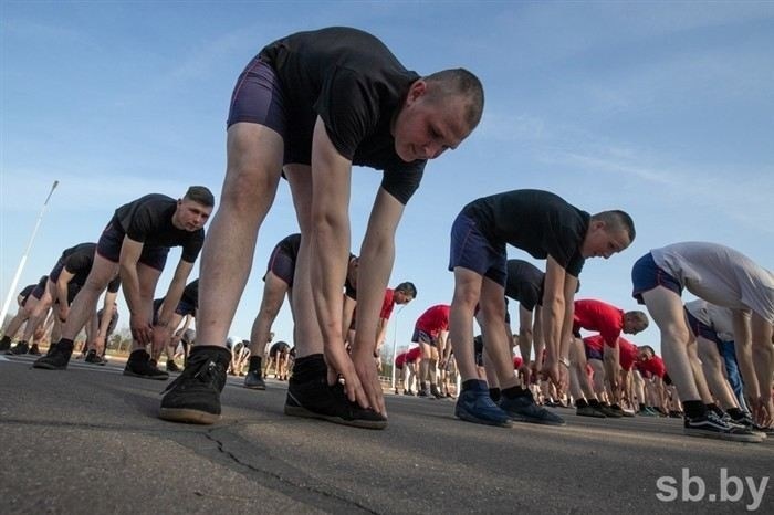 Зарядка и утренняя гимнастика: как армия развивает гибкость и подвижность