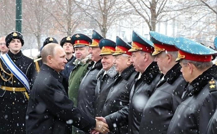 Присвоенные воинские звания: Майор, подполковник, полковник