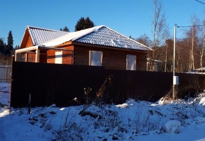 Когда возможно подать в суд на соседей из-за забора?