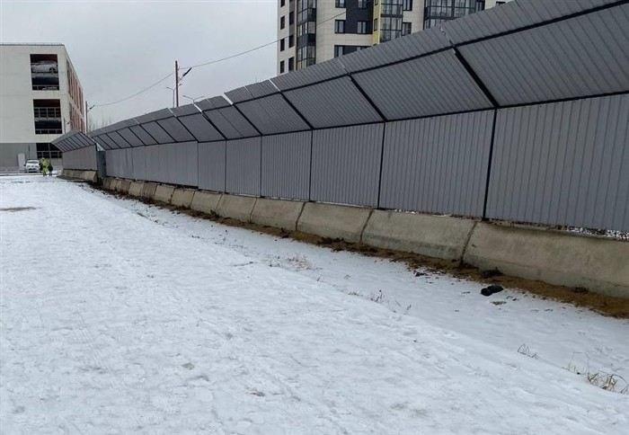 Какие нормы регулируют строительство забора между дачными участками?