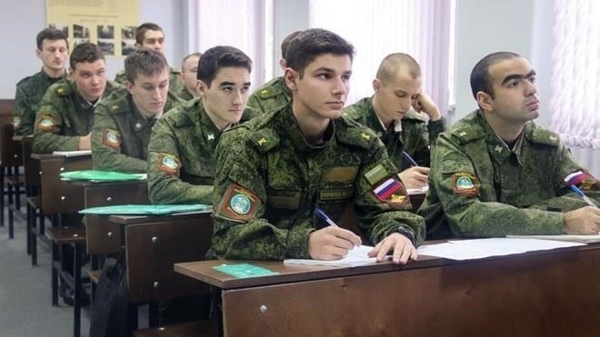 Хотя стремление военнослужащего получить высшее образование или сменить профессию является признанной причиной для увольнения, следует отметить, что окончательное решение остается за военными властями. Закон гарантирует, что просьба будет тщательно рассмотрена и будет соответствовать рамкам контракта о военной службе и обязательствам перед государством.