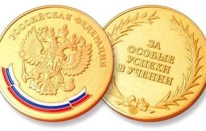 Медаль второго класса имела особый цвет, часто более глубокий оттенок золота по сравнению с первым классом, отмечая уровень достижений солдата на службе. Это был уважаемый символ, особенно в таких местах, как Калининград, где военнослужащие регулярно отличались на службе.