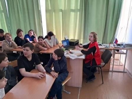 Молодые люди, участвующие в таких программах, как севастопольская, выполняют физические задания, требующие силы, ловкости и выносливости. Эти тренировки помогают им понять важность поддержания хорошей физической формы, научиться преодолевать границы своих возможностей и развивать стойкость. Речь идет не только о теоретических знаниях, но и о способности физически реагировать в случае необходимости.