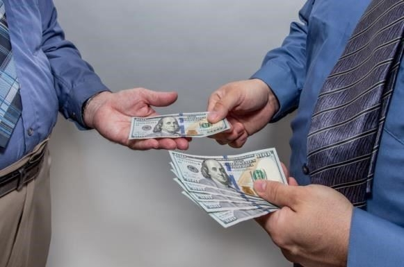 Муж взял кредит, каковы последствия для жены?