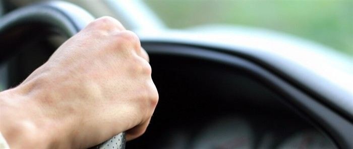 Когда нужно менять водительские права по истечении срока действия?