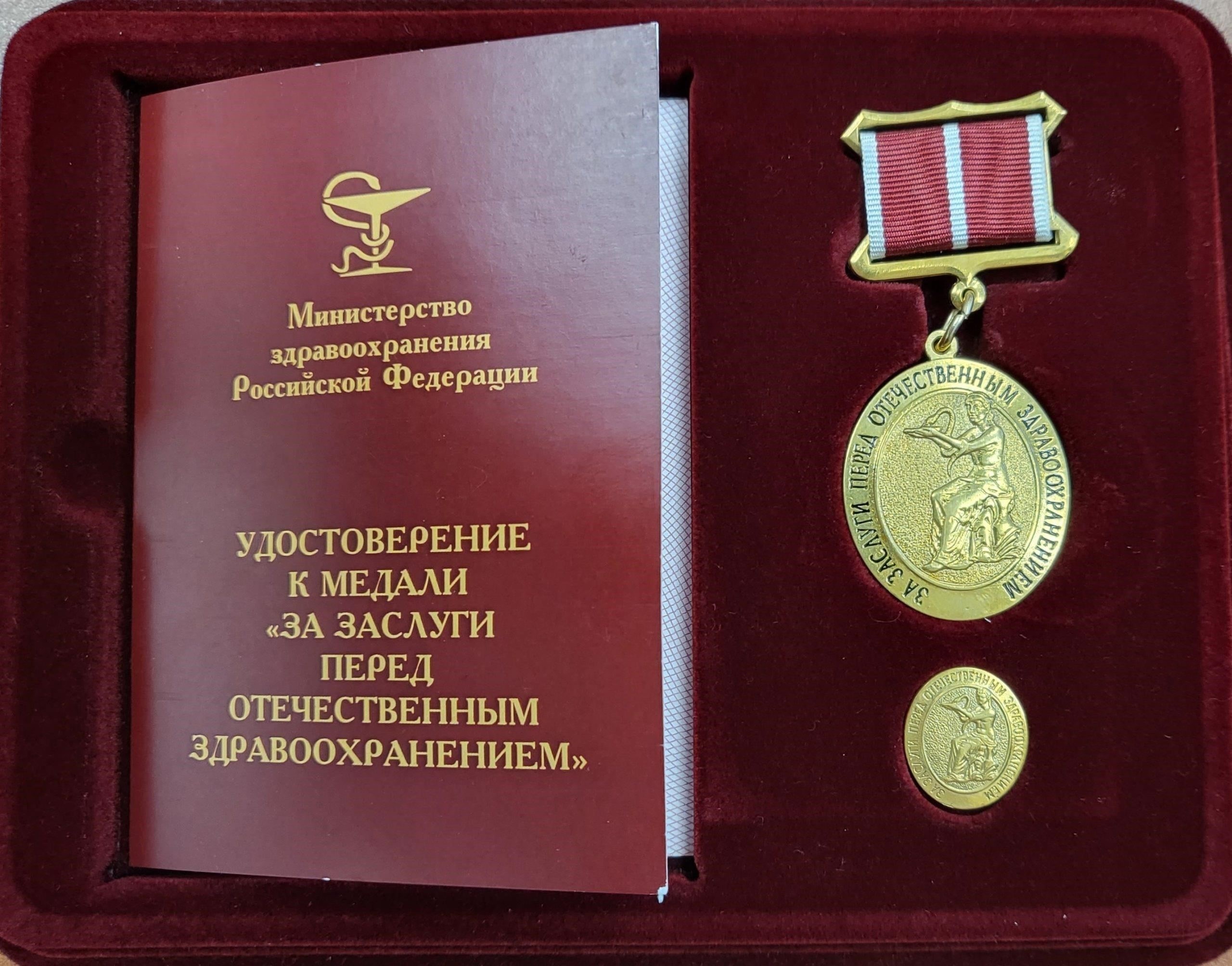 Продвижение от младшего к старшему звену в военном здравоохранении подчеркивает растущее значение как клинического опыта, так и лидерских качеств. Достижение более высокого ранга открывает доступ к выполнению более сложных задач и расширению влияния в рамках медицинской инфраструктуры, что в конечном итоге определяет траекторию медицинской карьеры в вооруженных силах.