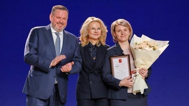 Роль телефонных служб знакомств для пенсионеров в России: Руководство для жителей Москвы