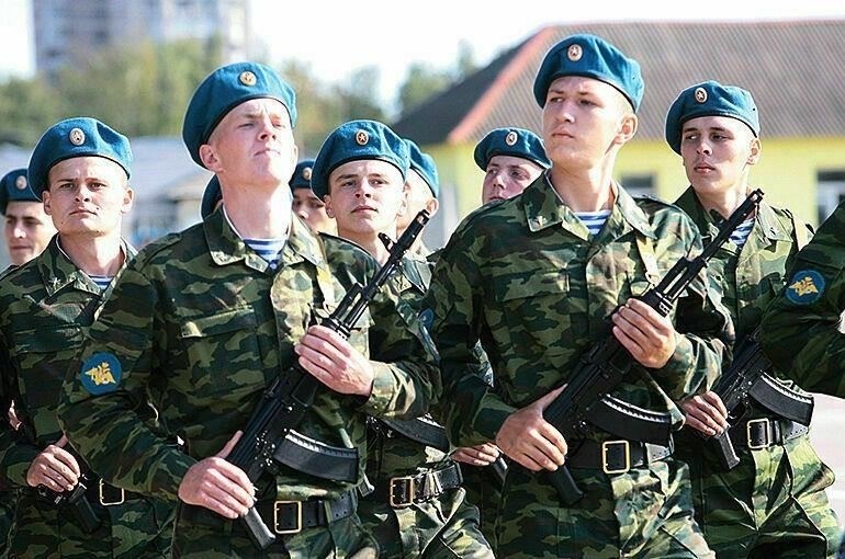 С недавней отменой возрастных ограничений для подписания военных контрактов граждане теперь смогут вступить в ряды вооруженных сил независимо от прежних возрастных ограничений. Это изменение обусловлено множеством факторов, направленных на повышение эффективности и адаптивности армии.