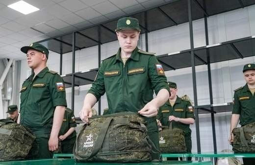 Какие факторы влияют на размер оклада военнослужащих по призыву в 2024 году?