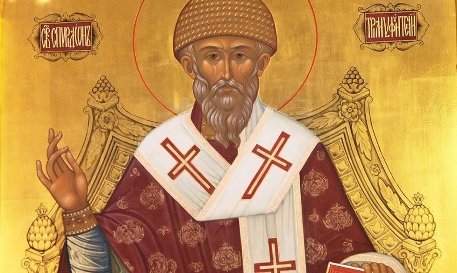 Спиридон, святой, чья жизнь была направлена на исцеление и защиту детей, прославлен за свою непоколебимую преданность делу помощи другим. Его роль защитника, особенно самых уязвимых, находит отклик у тех, кто служит в вооруженных силах. В этот день вспоминают его пример доброты и смирения, давая возможность задуматься о ценностях самоотверженности и заботы о благополучии других, которые являются ключевыми в обязанностях сотрудников правоохранительных органов и военнослужащих.