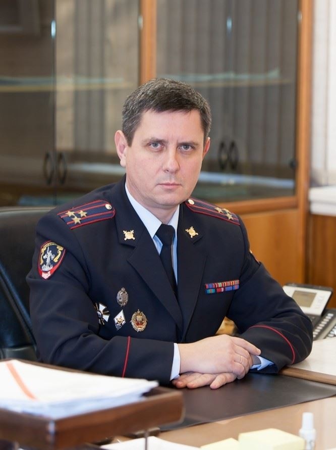 Травматические повреждения - закрытый перелом большеберцовой кости со смещением, разрыв синдесмоза и подтаранный вывих