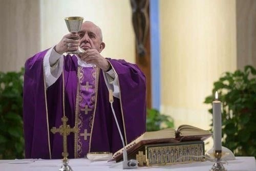 Священник обычно проводит службу с молитвой, посвященной предстоящему путешествию новобранцев, с просьбой о безопасности и силе.