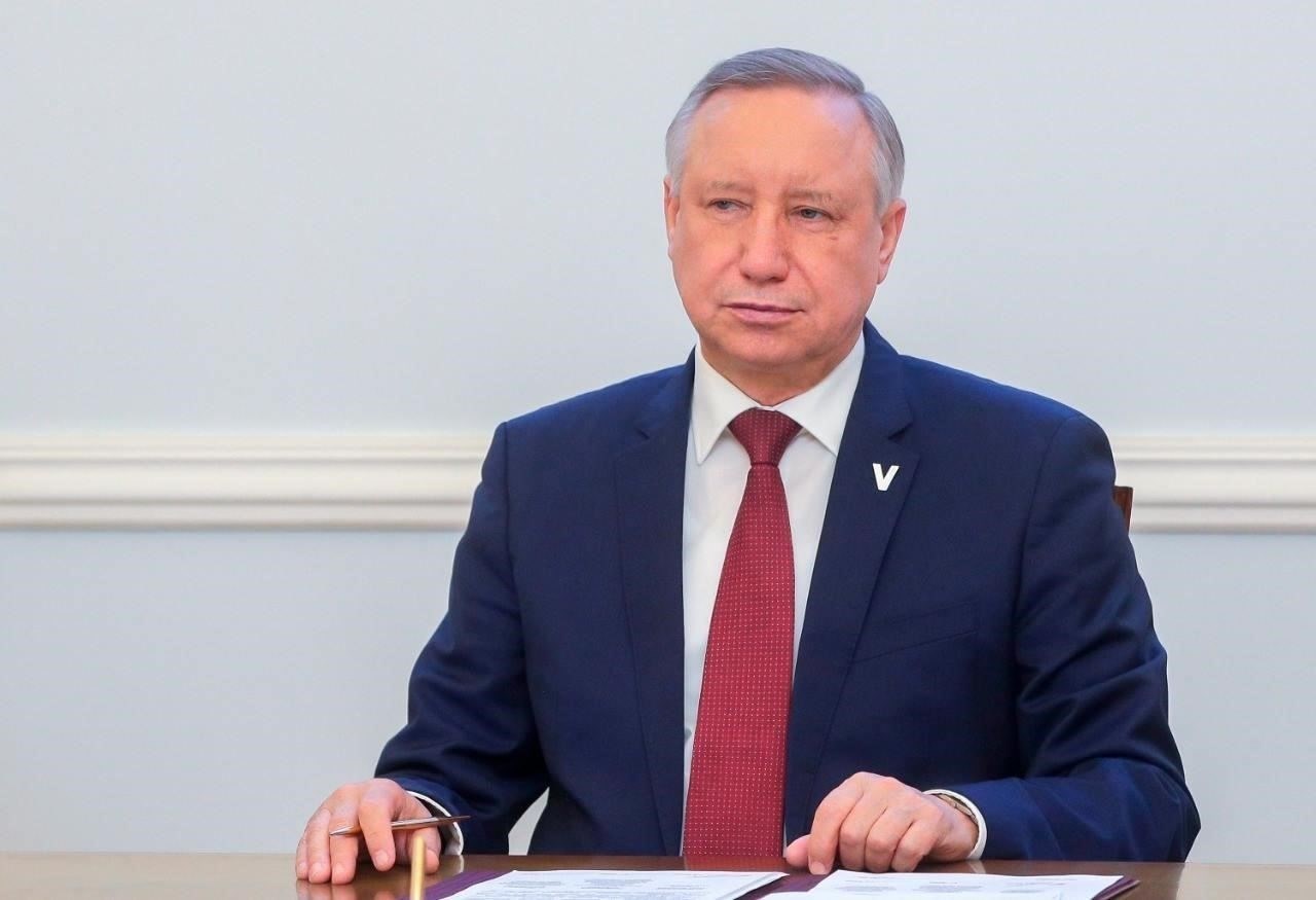 Ваши непосредственные начальники дают указания. Однако все указания более высокого уровня обычно исходят от офицеров, которые занимаются стратегической частью операций.