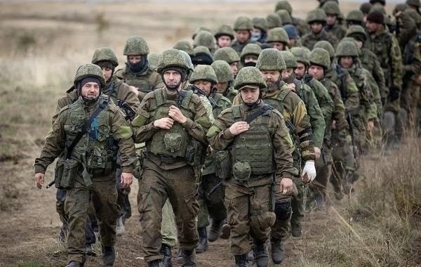 Какова позиция российских властей по введению военного положения?