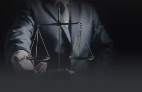 Как выбрать адвоката по уголовным делам и не нарваться на мошенников?