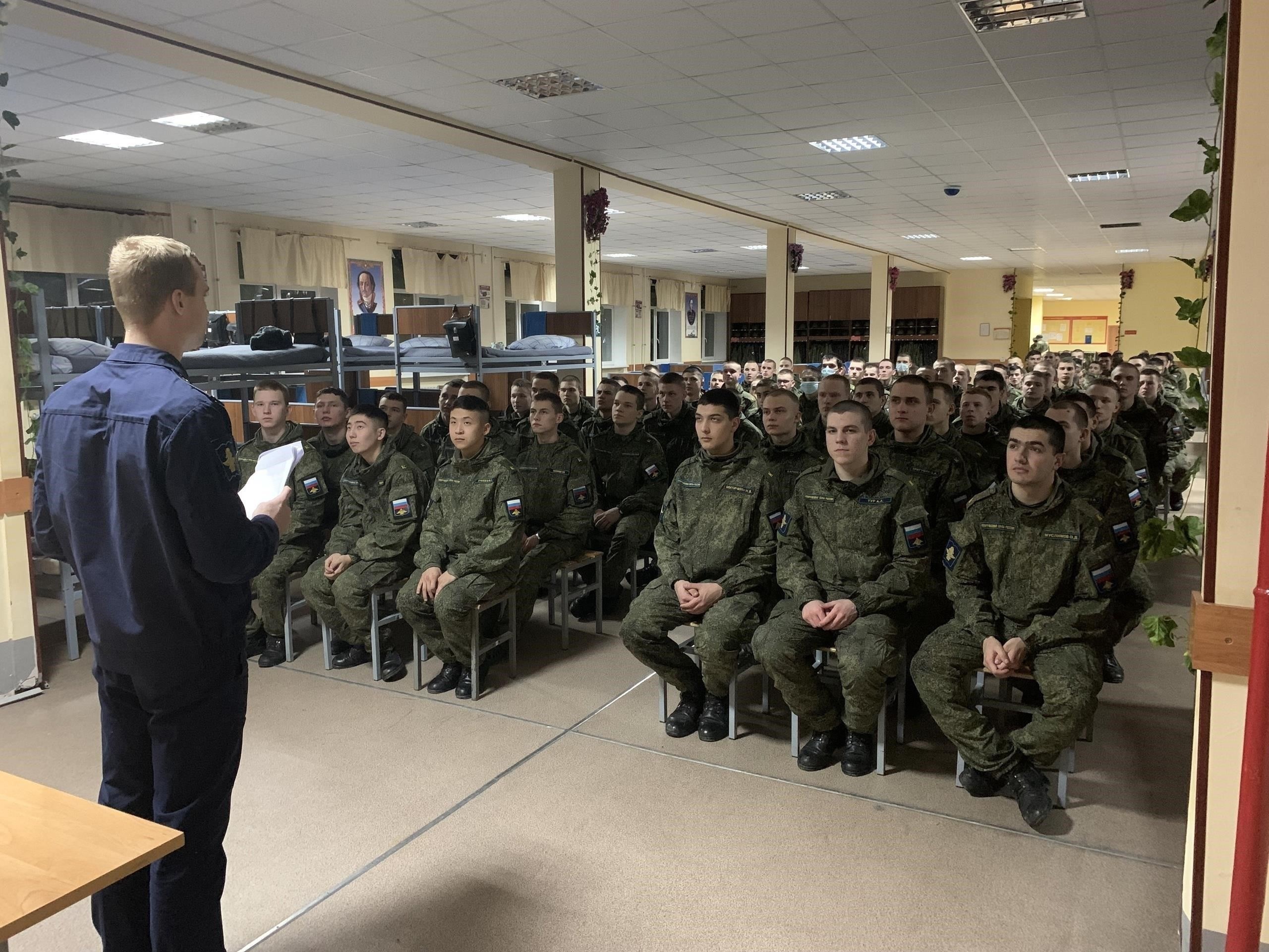За нарушение военных правил военнослужащие могут подвергнуться дисциплинарному взысканию. Чтобы сориентироваться в сложностях военных правил и вариантов защиты, необходима профессиональная консультация.