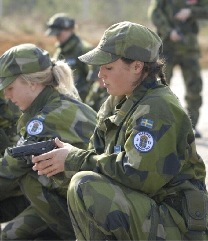 В каких странах женщин призывают в армию?