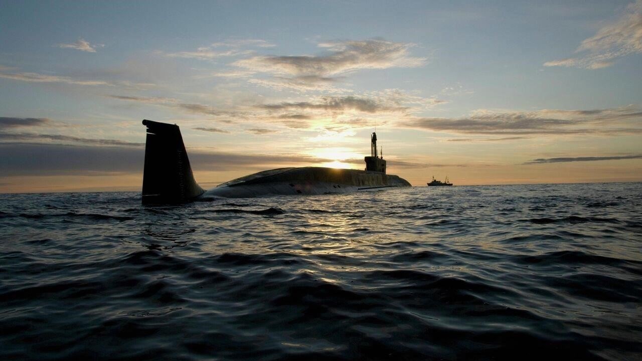 Жизнь под палубой: Повседневная рутина и невидимые проблемы офицера подводной лодкиЧтобы процветать в требовательном мире подводной лодки, понимание распорядка дня имеет решающее значение. Жизнь офицера подводной лодки далека от обыденности, она характеризуется строгим графиком и непредсказуемыми трудностями. Ниже приводится описание типичного дня и проблем, с которыми сталкиваются офицеры на службе.